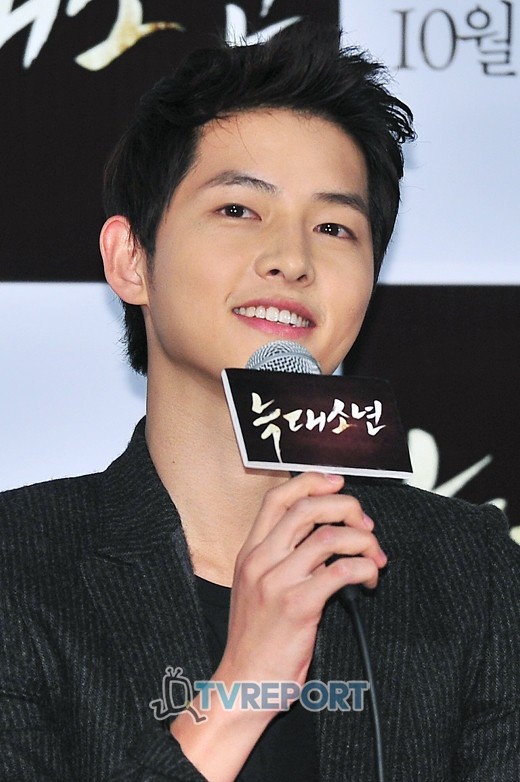 Joong Ki muốn bảo vệ Bo Young mãi mãi