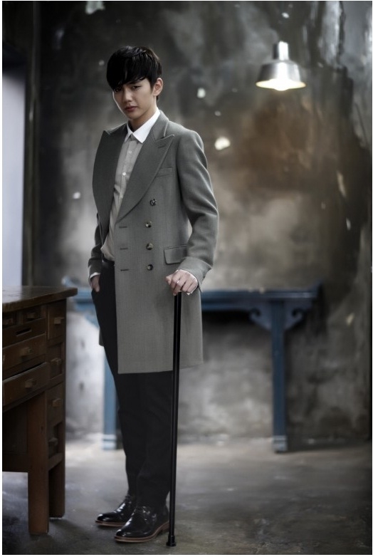 Yoo Seung Ho vật v&atilde; v&igrave; thất t&igrave;nh 2