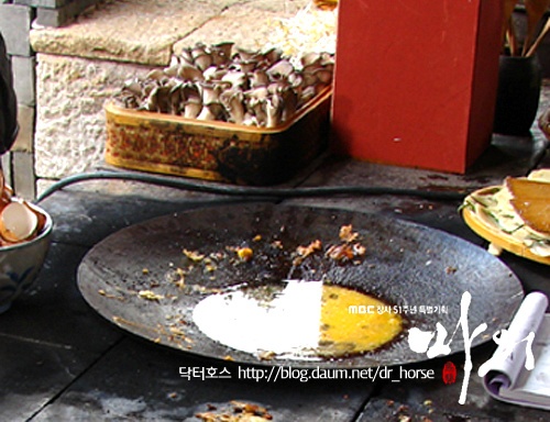 "Ch&aacute;o" So Eun trổ t&agrave;i nấu ăn cho người thương 3