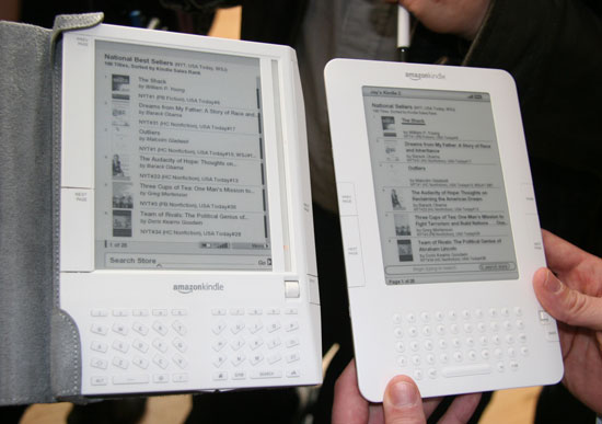 19/11/2007, Amazon ra mắt máy đọc sách Kindle thế hệ đầu tiên.