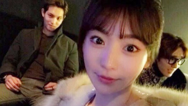 Park Yoo Chun xuất hiện với diện mạo khác lạ có hành động gây chú ý về hình  xăm vợ cũ trên tay