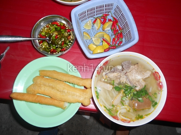 da-nang-di-an-banh-canh-xuong-cha-ca-loc