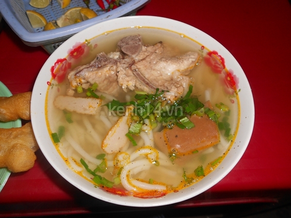 da-nang-di-an-banh-canh-xuong-cha-ca-loc