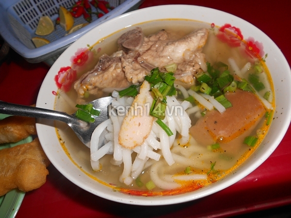 da-nang-di-an-banh-canh-xuong-cha-ca-loc