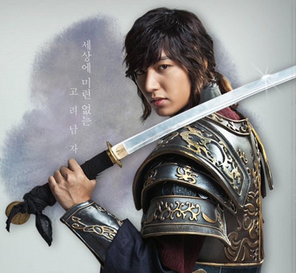 tuong-quan-lee-min-ho-dong-bang-giua-he