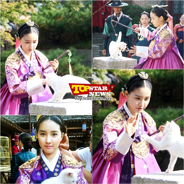 "Ch&aacute;o" So Eun nhắng nh&iacute;t tr&ecirc;u đ&ugrave;a m&egrave;o cưng