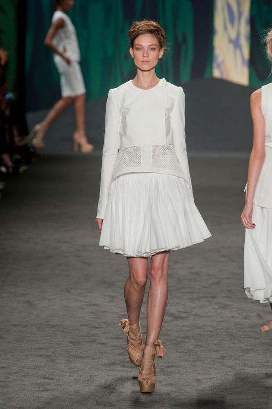 ngam-10-bst-dinh-nhat-nyfw-xuanhe-2013