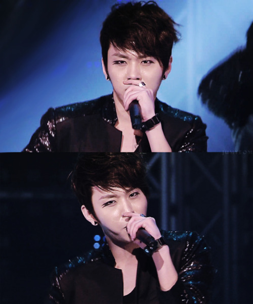 soi-cong-doan-make-up-cua-cac-my-nam-han