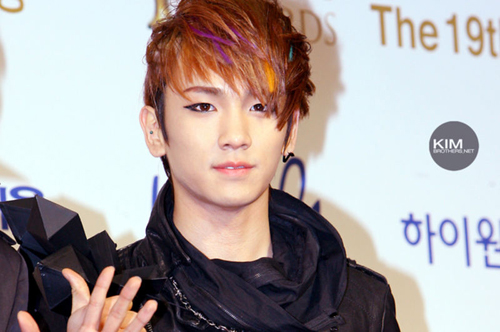 soi-cong-doan-make-up-cua-cac-my-nam-han