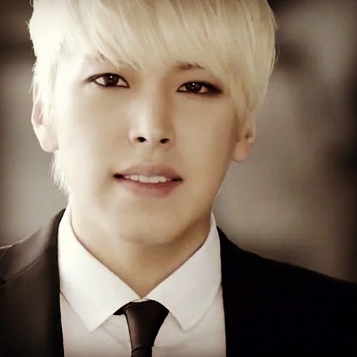 soi-cong-doan-make-up-cua-cac-my-nam-han