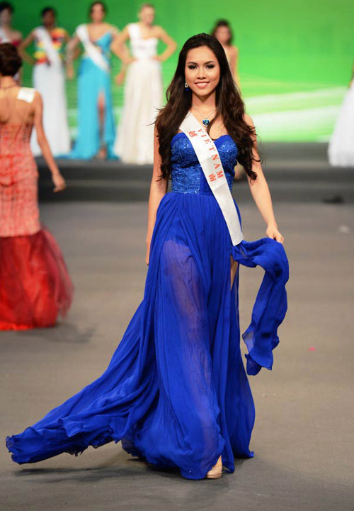 Điểm yếu trang phục của người đẹp Việt trong các cuộc thi quốc tế 8