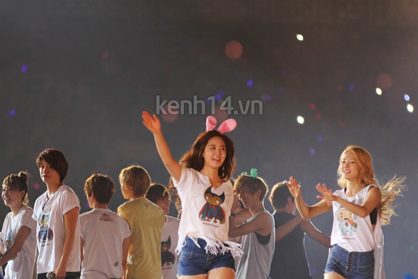 doc-quyen-cac-thanh-vien-snsd-hoi-dong-de-dau-hyoyeon