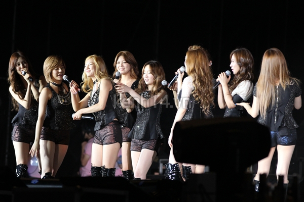 doc-quyen-cac-thanh-vien-snsd-hoi-dong-de-dau-hyoyeon