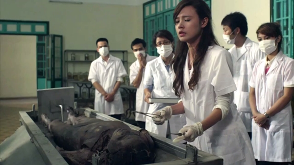 HLV Thu Minh bất ngờ đóng phim "kì dị" 10