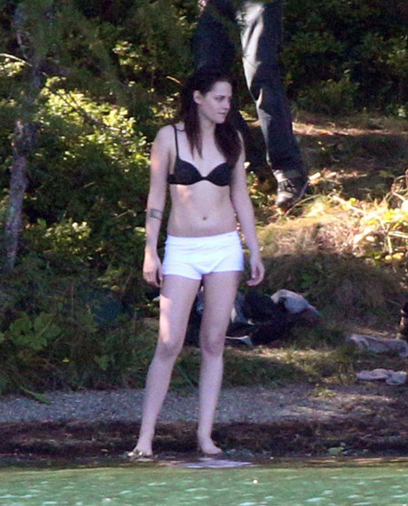 Kristen Stewart gặp rắc rối với chiếc quần bơi "phản chủ" 3