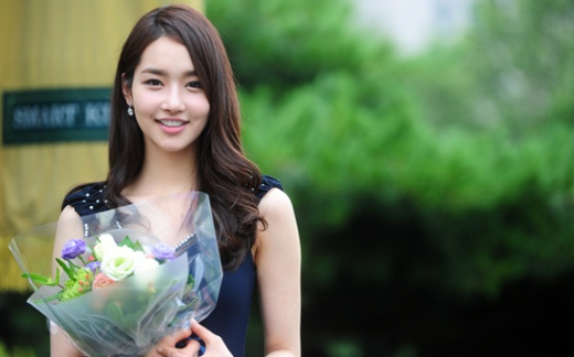 Nhan sắc thật của Hoa hậu Hàn được so sánh với Trương Thị May 2
