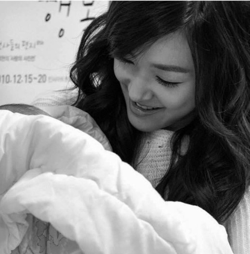 Tiffany (SNSD) đẹp rạng ngời với ảnh làm mẹ 2