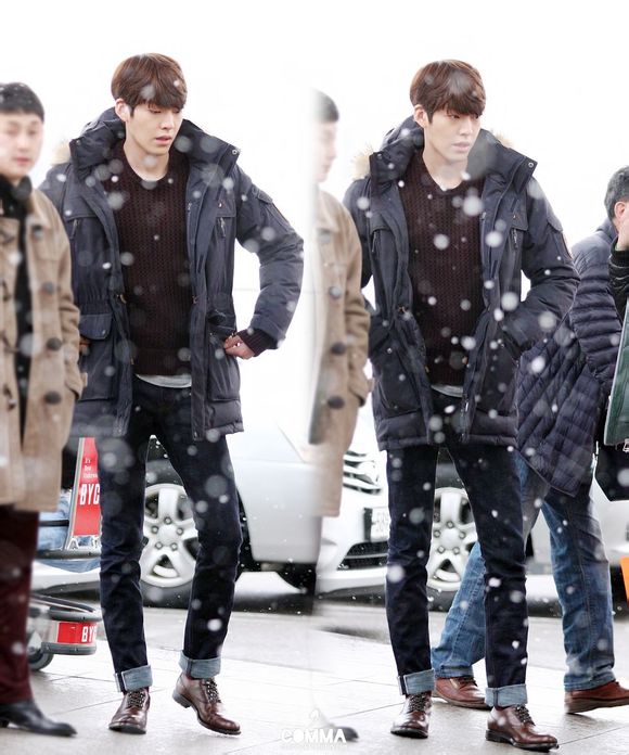 Kim Woo Bin đẹp "như tranh vẽ" dưới tuyết trắng 6