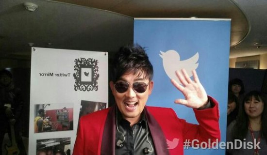 Loạt ảnh hậu trường siêu nhắng nhít của dàn sao Kpop 18