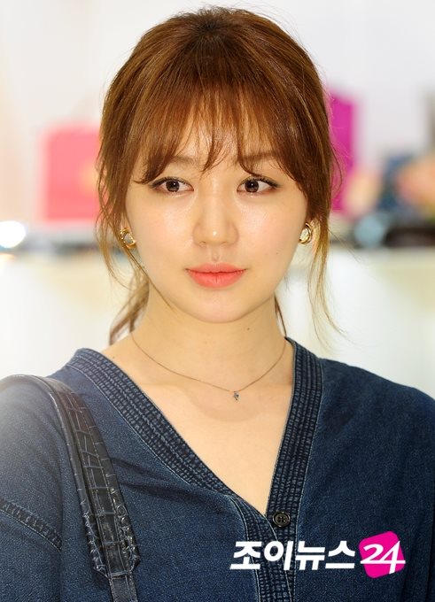 Yoon Eun Hye giản dị nhưng vẫn nổi bật trong sự kiện 10