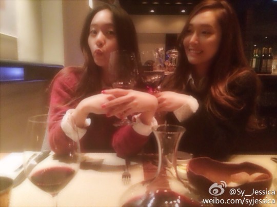 Jessica (SNSD) hẹn hò cùng Krystal, Yuri khoe ảnh lần đầu làm bánh 4