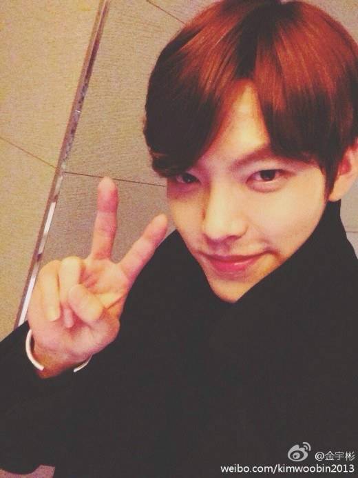 Kim Woo Bin khoe ảnh đáng yêu, cán mốc 1 triệu fan trên mạng xã hội 1