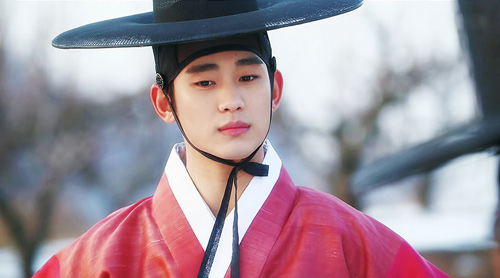 Kim Soo Hyun dẫn đầu top 5 sao diện Hanbok đẹp nhất 2