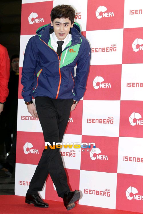 Nichkhun cùng 2PM dự sự kiện ở Hàn 2