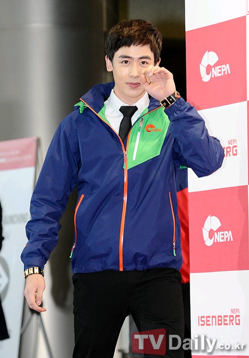 Nichkhun cùng 2PM dự sự kiện ở Hàn 3