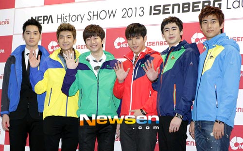 Nichkhun cùng 2PM dự sự kiện ở Hàn 1