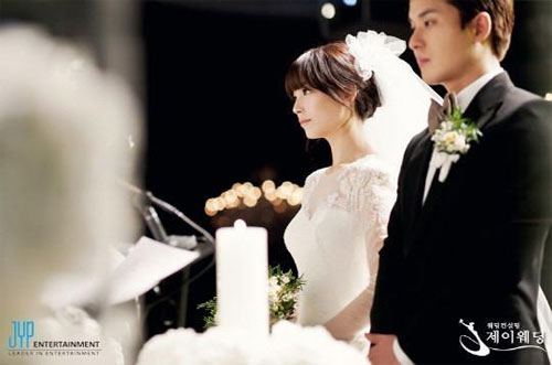 Ông trùm JYP gửi tweet chúc mừng tới Sunye 8