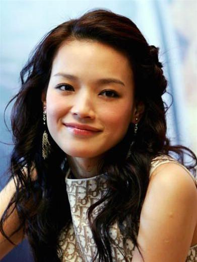 Liễu Nham khoe trang phục thiếu vải dịp năm mới 6 Liễu Nham khoe trang phục thiếu vải dịp năm mới 6