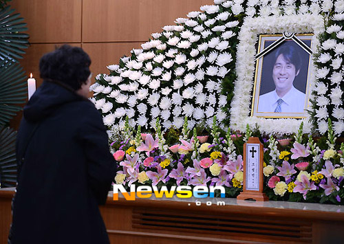 Tang lễ của chồng cũ Choi Jin Sil diễn ra lặng lẽ 5