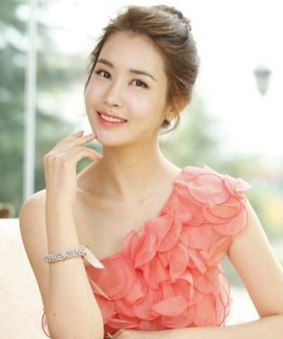Lee Da Hae phủ nhận việc bôi nhọ đồng nghiệp nam 2 Lee Da Hae phủ nhận việc bôi nhọ đồng nghiệp nam 2