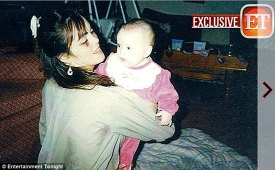 Mẹ Lindsay Lohan tung ảnh chứng minh bị bạo hành gia đình 2