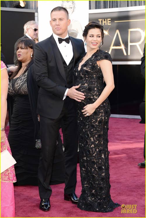Kristen chống nạng, tạo dáng "khó hiểu" trên thảm đỏ Oscar 2013 20