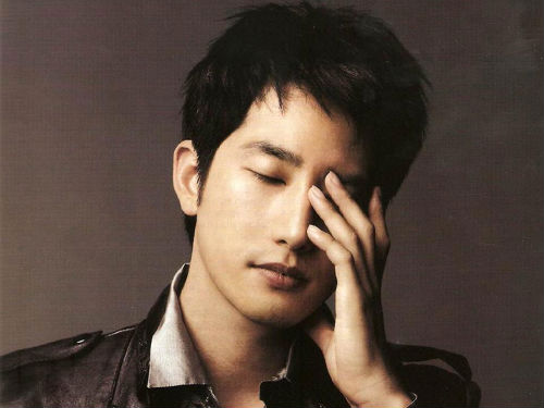 Cảnh sát: A bất tỉnh khi được đưa vào phòng Park Shi Hoo 1