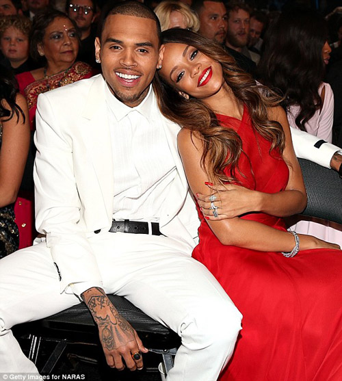 Rihanna sẽ làm đám cưới với Chris Brown vào tháng 7  1