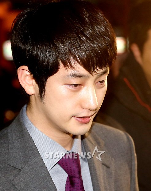 Park Shi Hoo rớm nước mắt cúi đầu xin lỗi, A né tránh ống kính 6