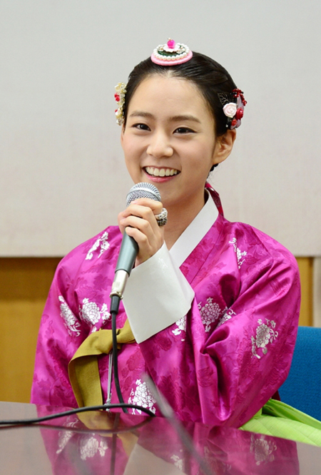 Han Seung Yeon (Kara) tiếp tục dính nghi án thẩm mỹ 2