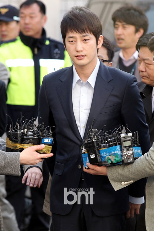 Vụ Park Shi Hoo có thể điều tra lại 1