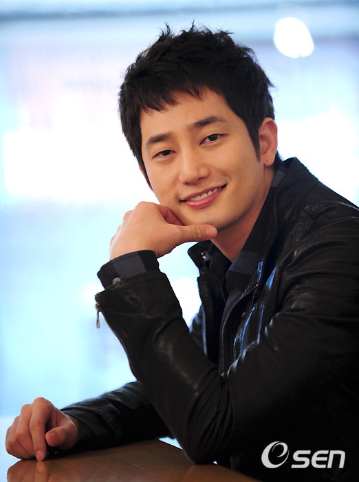 Park Shi Hoo bị “mất tên” đột ngột tại giải Baeksang 1