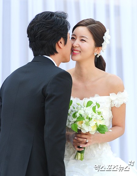 Dàn sao khủng nô nức trong đám cưới Han Jae Suk - Park Sol Mi  6