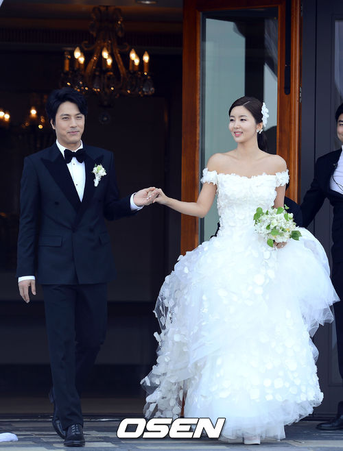 Dàn sao khủng nô nức trong đám cưới Han Jae Suk - Park Sol Mi  1
