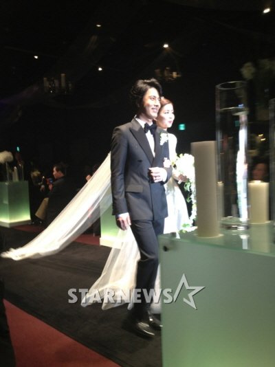 Dàn sao khủng nô nức trong đám cưới Han Jae Suk - Park Sol Mi  11