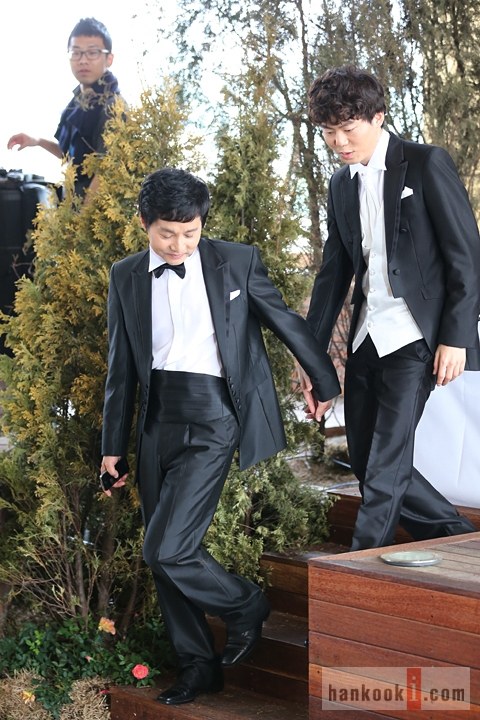 Đạo diễn nổi tiếng Hàn Quốc công khai đám cưới đồng tính 9