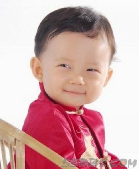 “Hòa Thân” khoe con trai 5 tuổi cực cute trên phố 5
