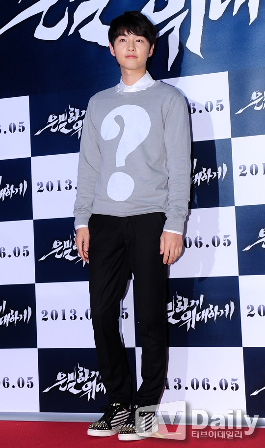 Bae Yong Joon lạ lẫm khi dự sự kiện 29