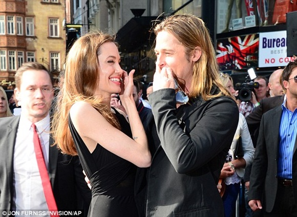 Angelina Jolie lộng lẫy bên Brad Pitt sau khi cắt bỏ ngực 6
