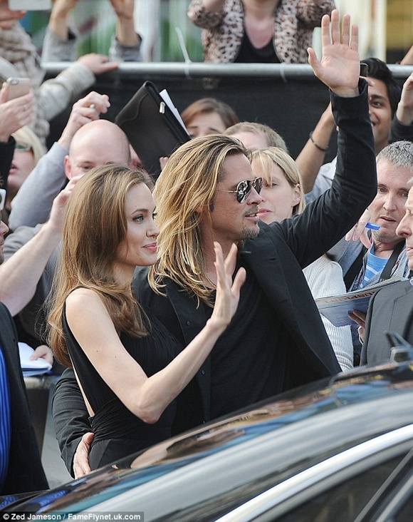 Angelina Jolie lộng lẫy bên Brad Pitt sau khi cắt bỏ ngực 11